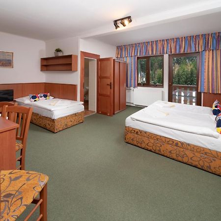 Hotel Maredis Rero โกเชนอฟ ภายนอก รูปภาพ