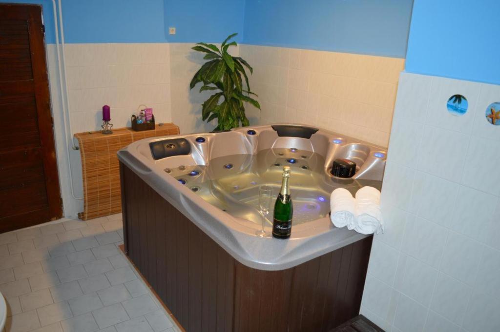 Hotel Maredis Rero โกเชนอฟ ภายนอก รูปภาพ