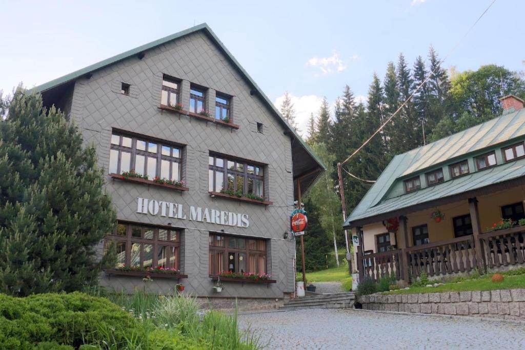 Hotel Maredis Rero โกเชนอฟ ภายนอก รูปภาพ