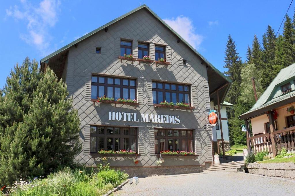 Hotel Maredis Rero โกเชนอฟ ภายนอก รูปภาพ