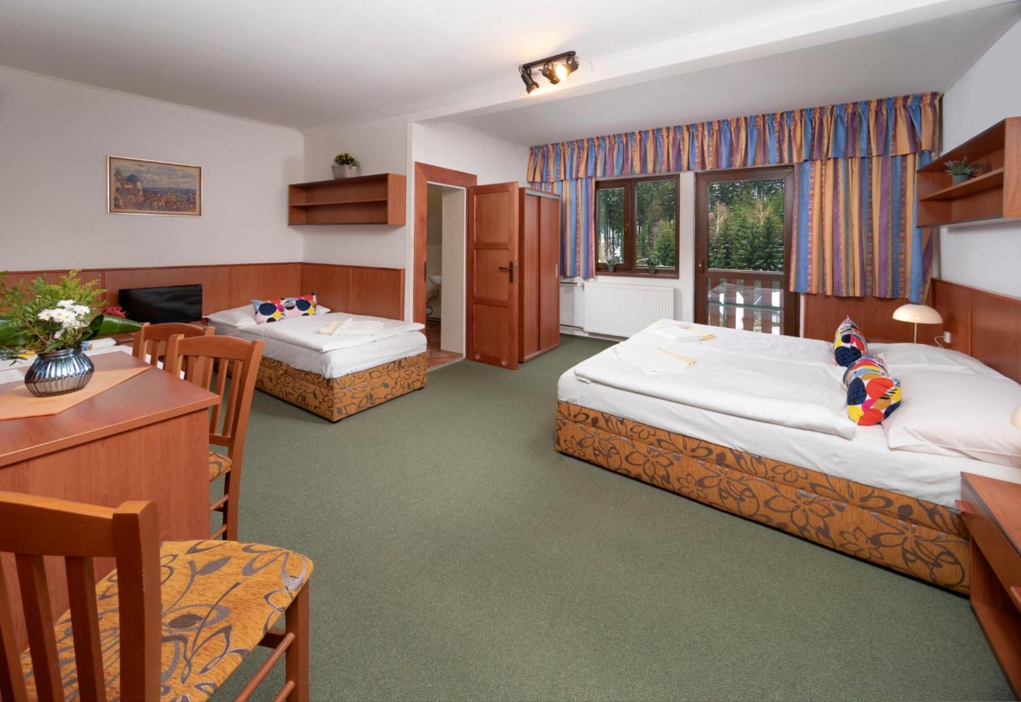 Hotel Maredis Rero โกเชนอฟ ภายนอก รูปภาพ